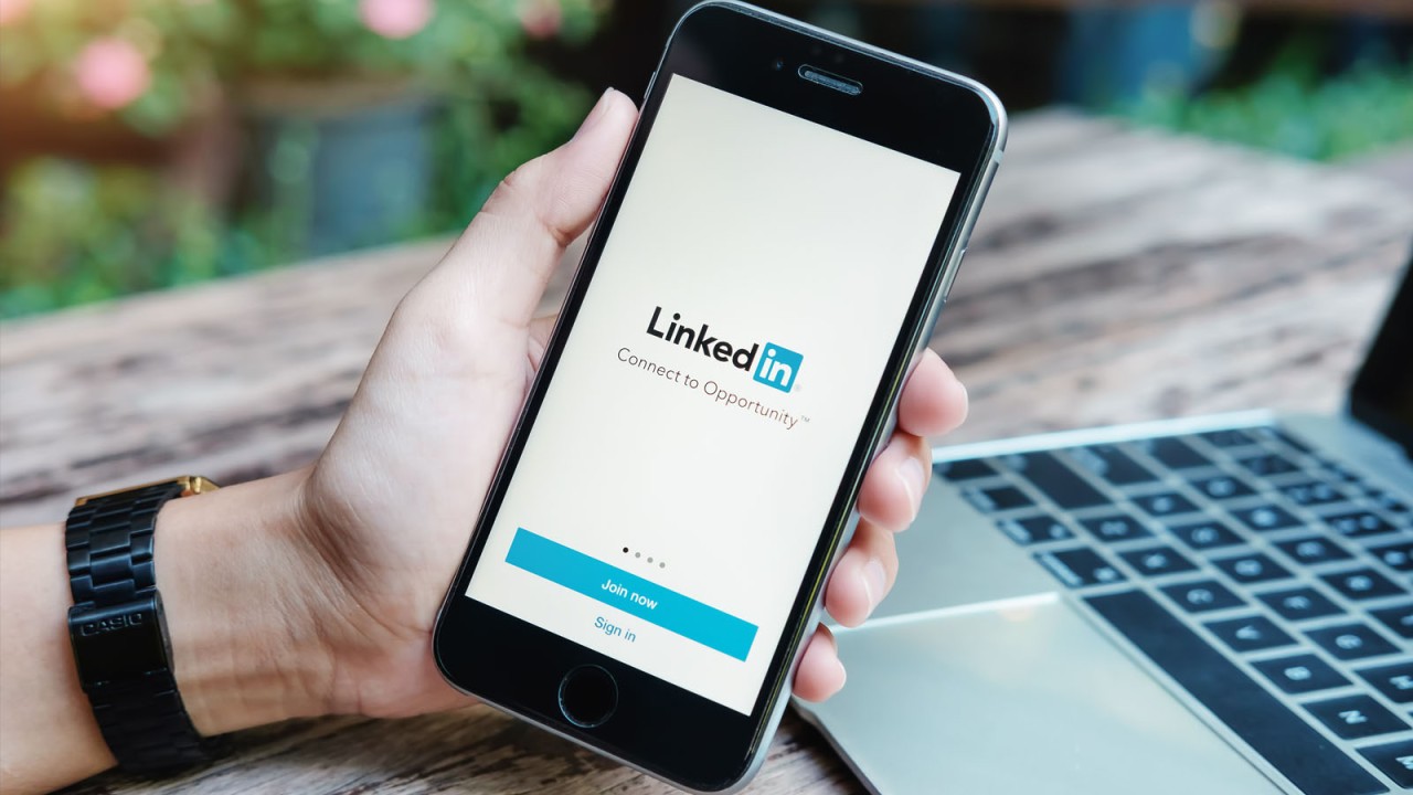 LinkedIn – The Best App for Professional Networking and Job Searching​